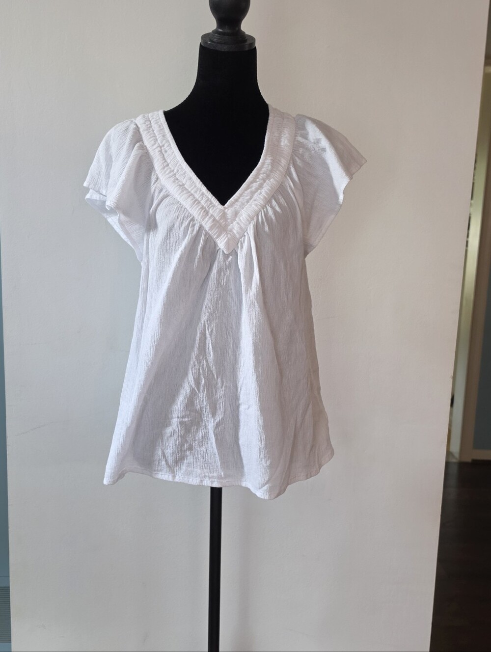 Lucky Brand White V-Neck Flutter Sleeve Blouse